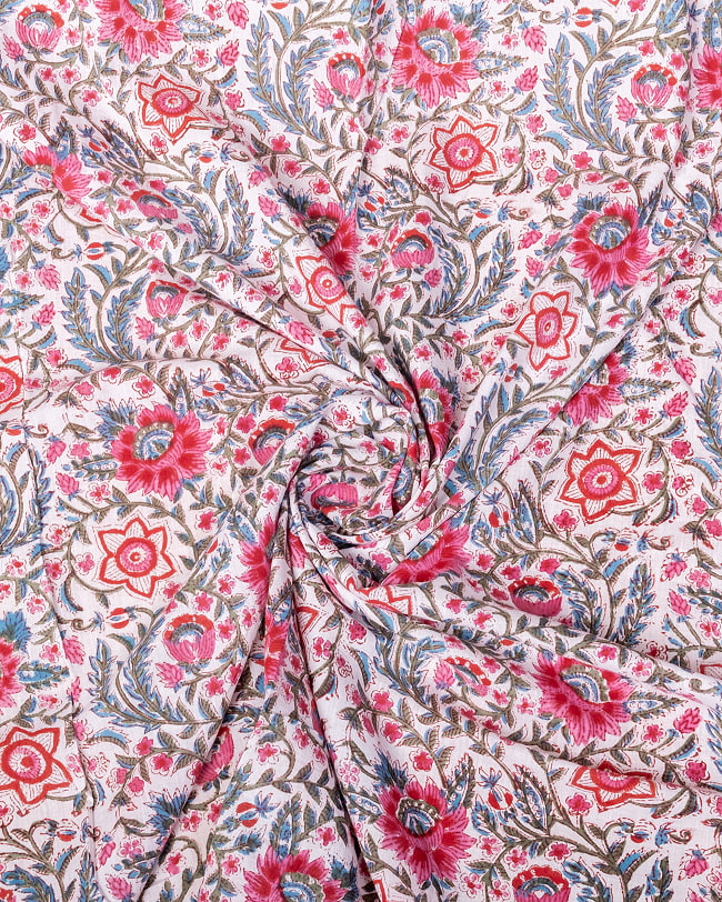 【3個セット】〔1m単位切り売り〕ジャイプル　職人手作り木版染め　色彩美しいボタニカルデザイン〔幅約110cm〕〔グリーン×ピンク系　更紗柄〕　おしゃれ　生地　テーブルクロス　手芸素材などへ 5 - インドならではの布ですね。