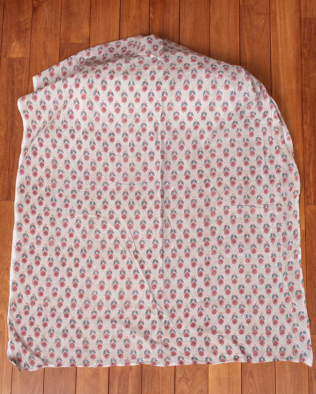 【3個セット】〔1m単位切り売り〕ジャイプル　職人手作り木版染め　色彩美しいボタニカルデザイン〔幅約110cm〕〔薄グリーン系　小花柄〕　おしゃれ　生地　テーブルクロス　手芸素材などへ 3 - 生地を広げてみたところです。横幅もしっかりあります。注文個数に応じた長さにカットしてお送りいたします。