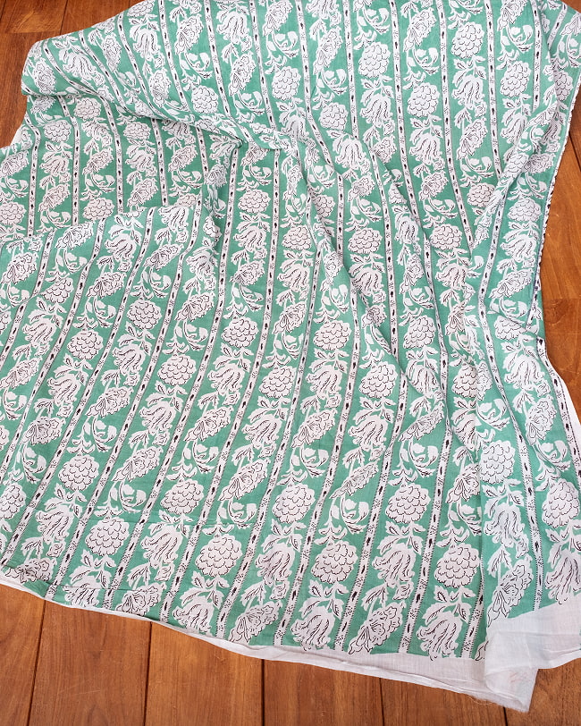 【3個セット】〔1m単位切り売り〕ジャイプル　職人手作り木版染め　色彩美しいボタニカルデザイン〔幅約111cm〕〔ミントグリーン系　更紗柄〕　おしゃれ　生地　テーブルクロス　手芸素材などへ 7 - とても良い風合いです