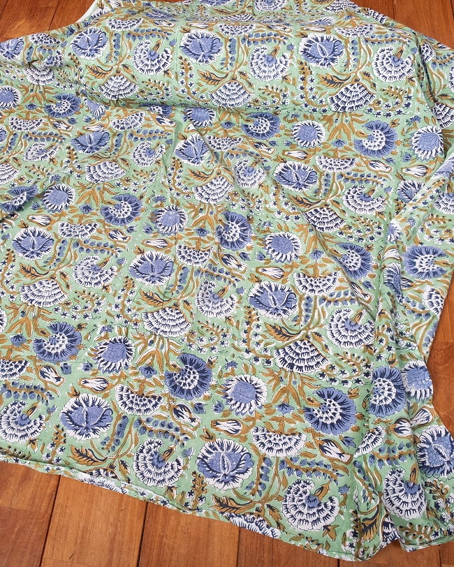 【3個セット】〔1m単位切り売り〕ジャイプル　職人手作り木版染め　色彩美しいボタニカルデザイン〔幅約108cm〕〔グリーン系　更紗柄〕　おしゃれ　生地　テーブルクロス　手芸素材などへ 7 - とても良い風合いです