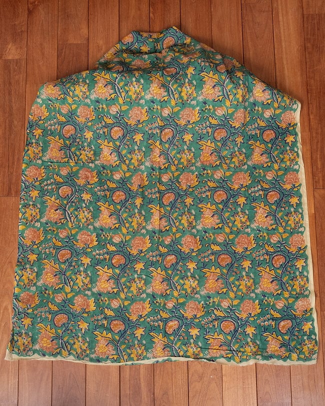 【3個セット】〔1m単位切り売り〕ジャイプル　職人手作り木版染め　色彩美しいボタニカルデザイン〔幅約108cm〕〔グリーン系　更紗柄〕　おしゃれ　生地　テーブルクロス　手芸素材などへ 3 - 生地を広げてみたところです。横幅もしっかりあります。注文個数に応じた長さにカットしてお送りいたします。