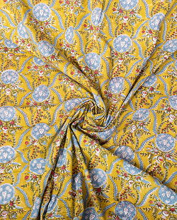 【3個セット】〔1m単位切り売り〕ジャイプル　職人手作り木版染め　色彩美しいボタニカルデザイン〔幅約107cm〕〔黄緑系　更紗柄〕　おしゃれ　生地　テーブルクロス　手芸素材などへ - サブ5