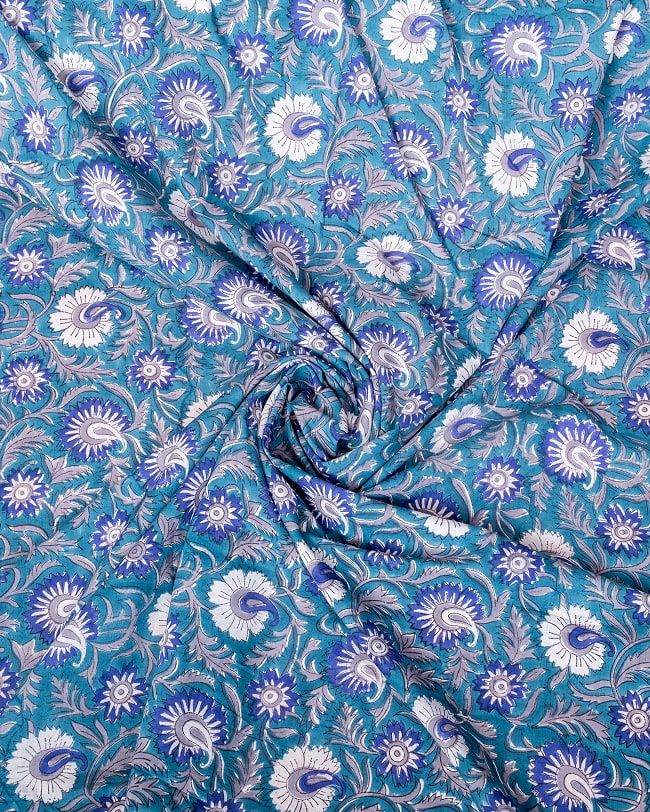 【3個セット】〔1m単位切り売り〕ジャイプル　職人手作り木版染め　色彩美しいボタニカルデザイン〔幅約108cm〕〔青緑系　更紗柄〕　おしゃれ　生地　テーブルクロス　手芸素材などへ 5 - インドならではの布ですね。