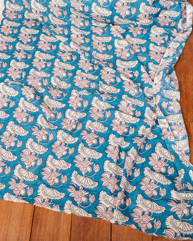 【3個セット】〔1m単位切り売り〕ジャイプル　職人手作り木版染め　色彩美しいボタニカルデザイン〔幅約108cm〕〔青緑系　ロータス柄〕　おしゃれ　生地　テーブルクロス　手芸素材などへ 7 - とても良い風合いです