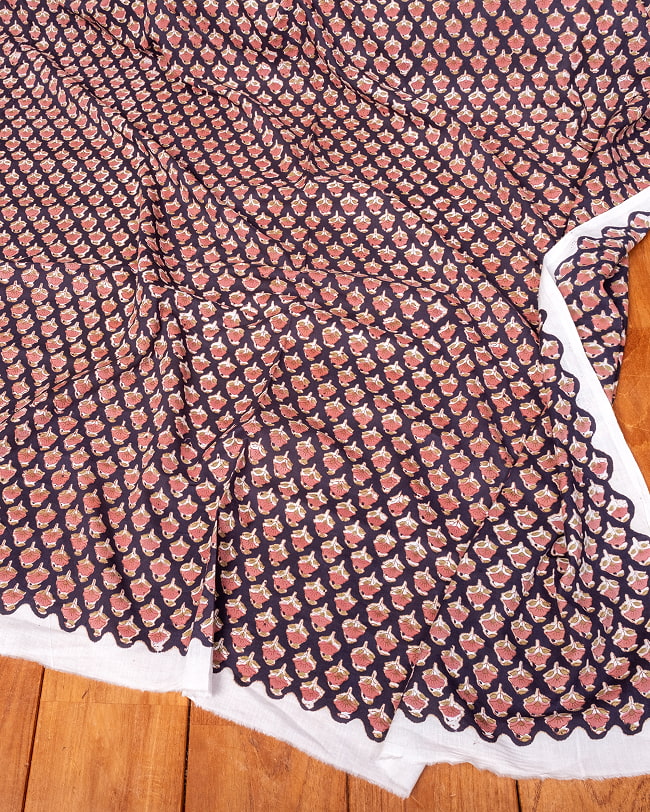 【3個セット】〔1m単位切り売り〕ジャイプル　職人手作り木版染め　色彩美しいボタニカルデザイン〔幅約108cm〕〔ブラック系　小花柄〕　おしゃれ　生地　テーブルクロス　手芸素材などへ 7 - とても良い風合いです