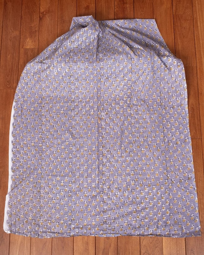 【3個セット】〔1m単位切り売り〕ジャイプル 職人手作り木版染め 色彩美しいボタニカルデザイン〔幅約108cm〕〔グレー系 小花柄〕 おしゃれ 生地 テーブルクロス 手芸素材などへ 3 - 生地を広げてみたところです。横幅もしっかりあります。注文個数に応じた長さにカットしてお送りいたします。