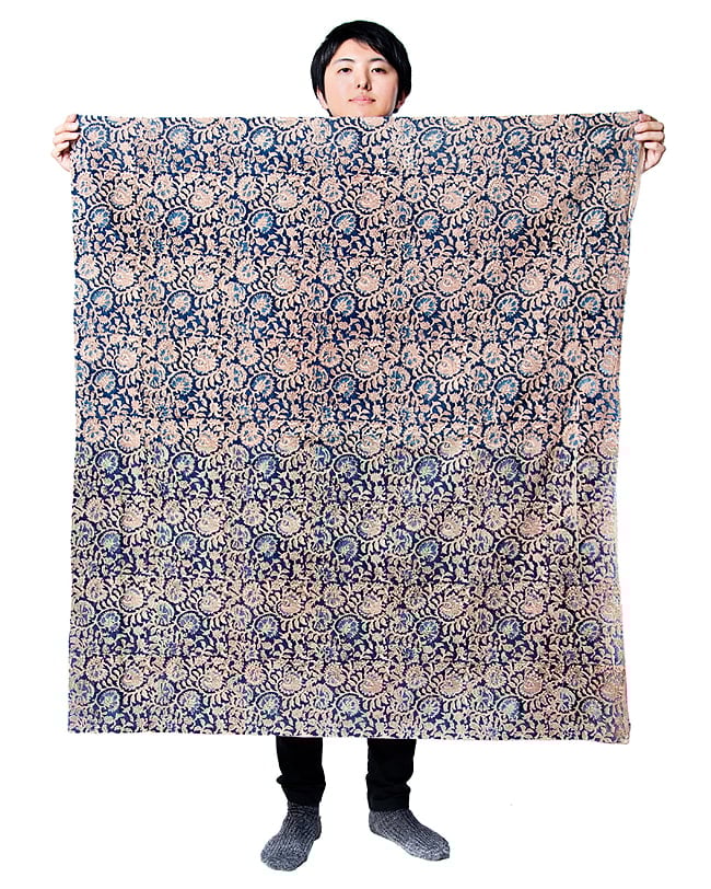 【3個セット】〔1m単位切り売り〕ジャイプル 職人手作り木版染め 色彩美しいボタニカルデザイン〔幅約108cm〕〔グレー系 小花柄〕 おしゃれ 生地 テーブルクロス 手芸素材などへ 9 - 類似サイズ品を1m切ってみたところです。横幅がしっかりあるので、結構沢山使えますよ。