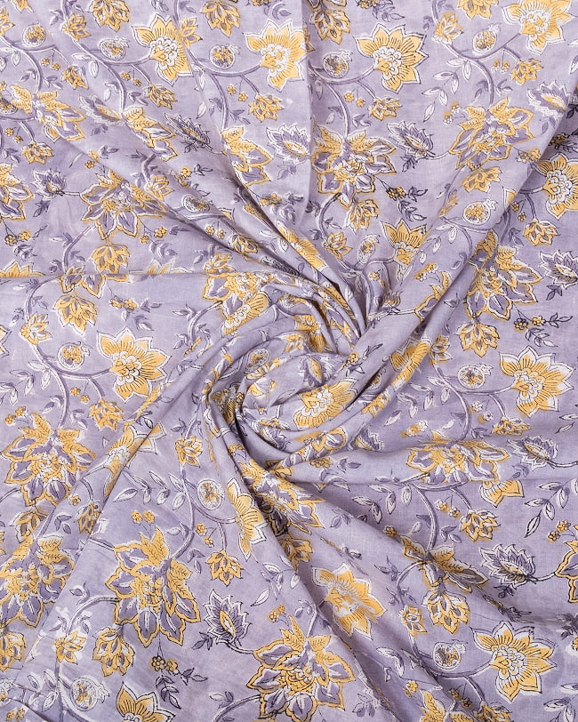 【3個セット】〔1m単位切り売り〕ジャイプル　職人手作り木版染め　色彩美しいボタニカルデザイン〔幅約110cm〕〔グレー系　更紗柄〕　おしゃれ　生地　テーブルクロス　手芸素材などへ 5 - インドならではの布ですね。