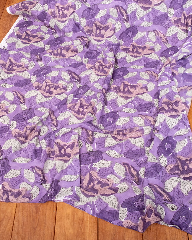 【3個セット】〔1m単位切り売り〕ジャイプル　職人手作り木版染め　色彩美しいボタニカルデザイン〔幅約111cm〕〔パープル系　更紗柄〕　おしゃれ　生地　テーブルクロス　手芸素材などへ 7 - とても良い風合いです
