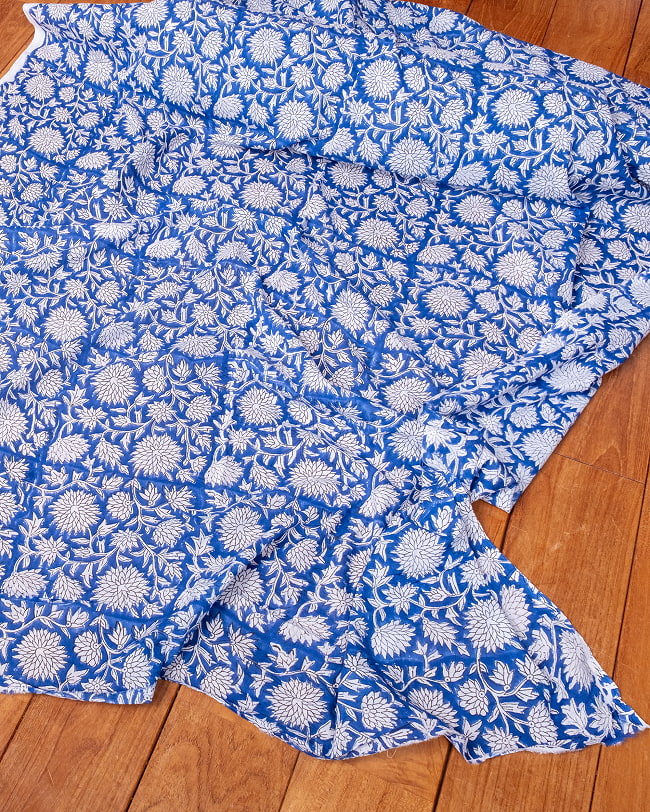 【5個セット】〔1m単位切り売り〕ジャイプル　職人手作り木版染め　色彩美しいボタニカルデザイン〔幅約113cm〕〔ブルー系　更紗柄〕　おしゃれ　生地　テーブルクロス　手芸素材などへ 7 - とても良い風合いです