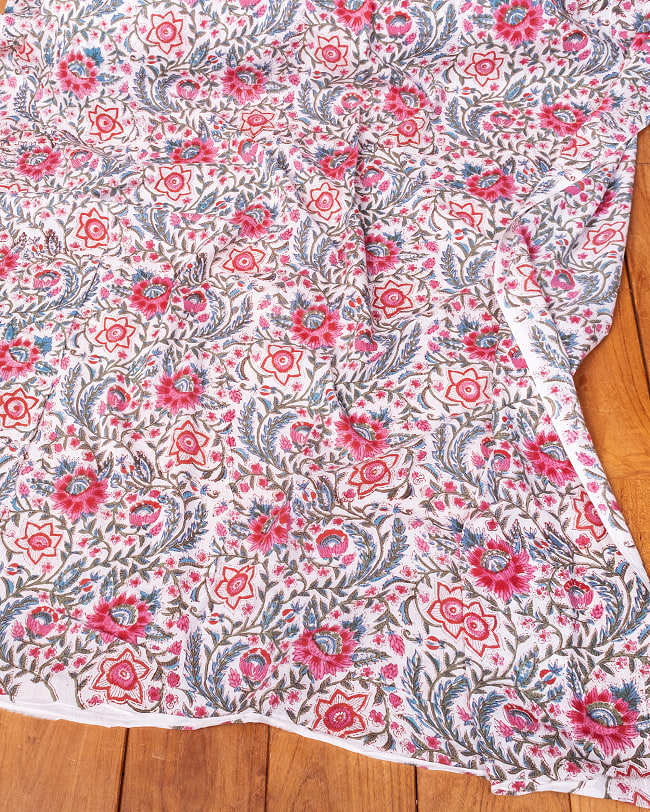 【5個セット】〔1m単位切り売り〕ジャイプル　職人手作り木版染め　色彩美しいボタニカルデザイン〔幅約110cm〕〔グリーン×ピンク系　更紗柄〕　おしゃれ　生地　テーブルクロス　手芸素材などへ 7 - とても良い風合いです