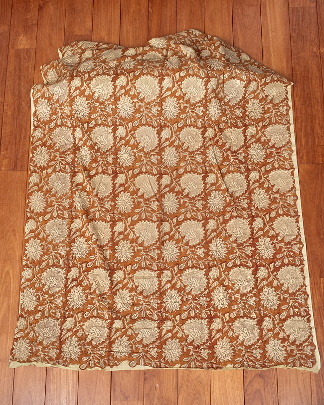 【5個セット】〔1m単位切り売り〕ジャイプル　職人手作り木版染め　色彩美しいボタニカルデザイン〔幅約110cm〕〔ブラウン系　更紗柄〕　おしゃれ　生地　テーブルクロス　手芸素材などへ 3 - 生地を広げてみたところです。横幅もしっかりあります。注文個数に応じた長さにカットしてお送りいたします。