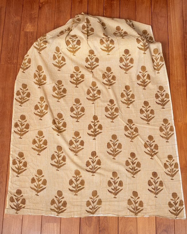 【5個セット】〔1m単位切り売り〕ジャイプル　職人手作り木版染め　色彩美しいボタニカルデザイン〔幅約112cm〕〔ベージュ×ブラウン系　花柄〕　おしゃれ　生地　テーブルクロス　手芸素材などへ 3 - 生地を広げてみたところです。横幅もしっかりあります。注文個数に応じた長さにカットしてお送りいたします。