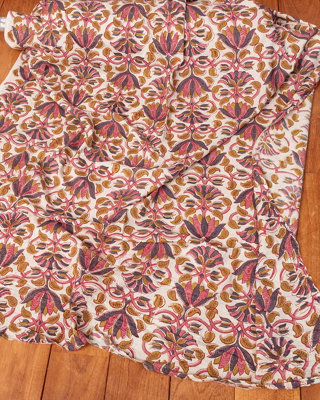 【5個セット】〔1m単位切り売り〕ジャイプル　職人手作り木版染め　色彩美しいボタニカルデザイン〔幅約110cm〕〔黒×ピンク×茶系　更紗柄〕　おしゃれ　生地　テーブルクロス　手芸素材などへ 7 - とても良い風合いです