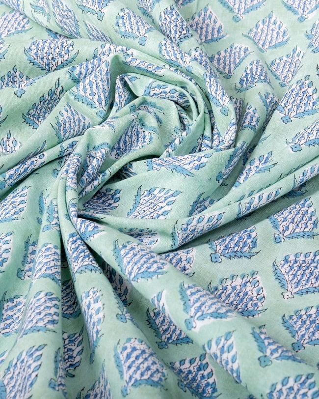 【5個セット】〔1m単位切り売り〕ジャイプル 職人手作り木版染め 色彩美しいボタニカルデザイン〔幅約106cm〕〔ミントグリーン系 小花柄〕 おしゃれ 生地 テーブルクロス 手芸素材などへ 6 - 生地の拡大写真です