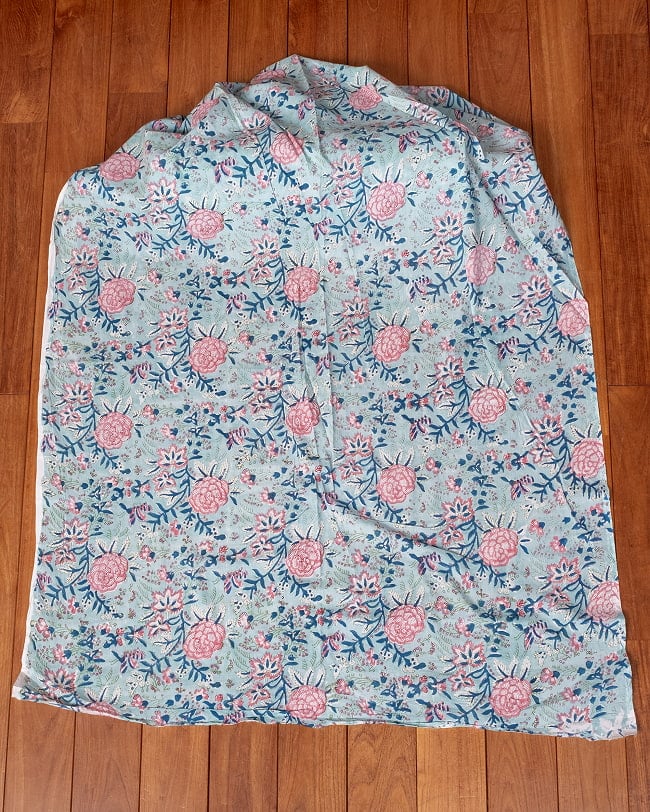 【5個セット】〔1m単位切り売り〕ジャイプル　職人手作り木版染め　色彩美しいボタニカルデザイン〔幅約107cm〕〔ミントブルー系　更紗柄〕　おしゃれ　生地　テーブルクロス　手芸素材などへ 3 - 生地を広げてみたところです。横幅もしっかりあります。注文個数に応じた長さにカットしてお送りいたします。