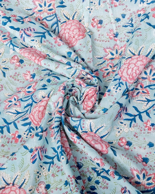 【5個セット】〔1m単位切り売り〕ジャイプル　職人手作り木版染め　色彩美しいボタニカルデザイン〔幅約107cm〕〔ミントブルー系　更紗柄〕　おしゃれ　生地　テーブルクロス　手芸素材などへ 5 - インドならではの布ですね。