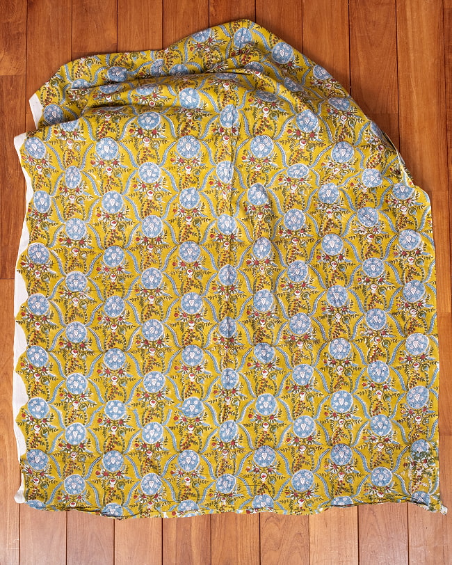 【5個セット】〔1m単位切り売り〕ジャイプル　職人手作り木版染め　色彩美しいボタニカルデザイン〔幅約107cm〕〔黄緑系　更紗柄〕　おしゃれ　生地　テーブルクロス　手芸素材などへ 3 - 生地を広げてみたところです。横幅もしっかりあります。注文個数に応じた長さにカットしてお送りいたします。