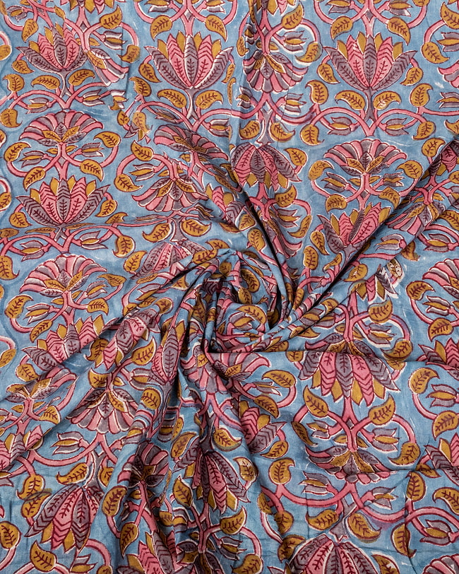 【5個セット】〔1m単位切り売り〕ジャイプル　職人手作り木版染め　色彩美しいボタニカルデザイン〔幅約110cm〕〔グレー系　更紗柄〕　おしゃれ　生地　テーブルクロス　手芸素材などへ 5 - インドならではの布ですね。