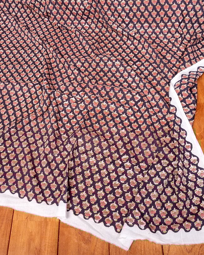 【5個セット】〔1m単位切り売り〕ジャイプル　職人手作り木版染め　色彩美しいボタニカルデザイン〔幅約108cm〕〔ブラック系　小花柄〕　おしゃれ　生地　テーブルクロス　手芸素材などへ 7 - とても良い風合いです