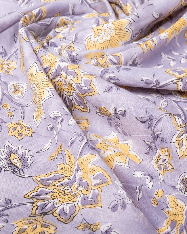 【5個セット】〔1m単位切り売り〕ジャイプル　職人手作り木版染め　色彩美しいボタニカルデザイン〔幅約110cm〕〔グレー系　更紗柄〕　おしゃれ　生地　テーブルクロス　手芸素材などへ 6 - 生地の拡大写真です