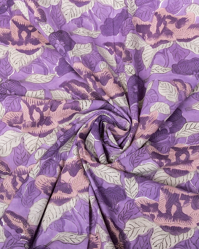 【5個セット】〔1m単位切り売り〕ジャイプル　職人手作り木版染め　色彩美しいボタニカルデザイン〔幅約111cm〕〔パープル系　更紗柄〕　おしゃれ　生地　テーブルクロス　手芸素材などへ 5 - インドならではの布ですね。