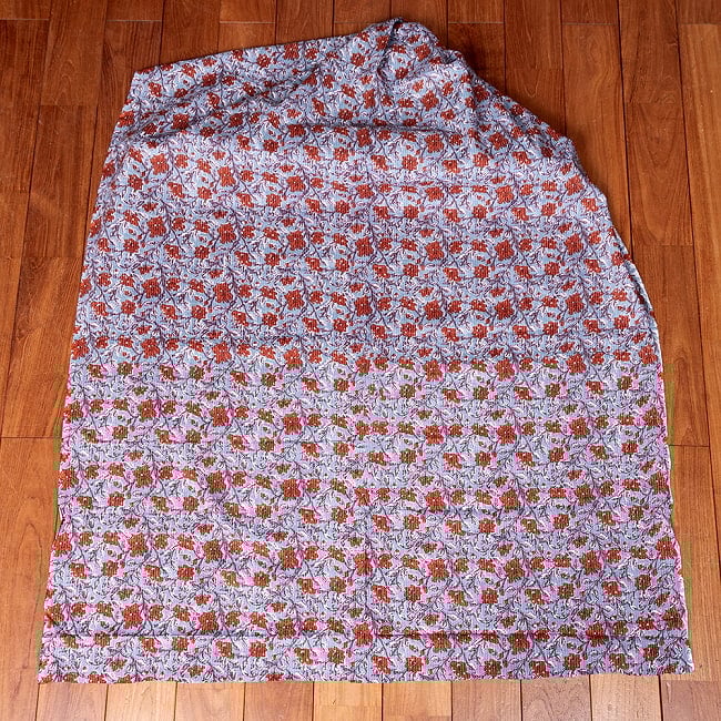 【3個セット】〔1m切単位り売り〕カンタ刺繍がかわいい　ボタニカルデザインの布　水色系〔幅約114cm〕 3 - 1m単位で、ご注文個数に応じた長さでお送りいたします。横幅100cm以上ある大きな布なので、たっぷり使えます。