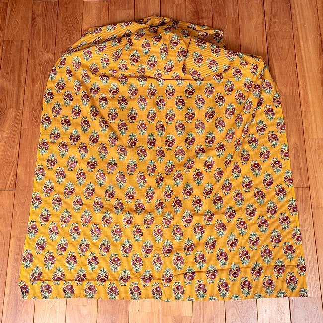 【3個セット】〔1m切単位り売り〕カンタ刺繍がかわいい　ボタニカルデザインの布　マスタード系〔幅約109cm〕 3 - 1m単位で、ご注文個数に応じた長さでお送りいたします。横幅100cm以上ある大きな布なので、たっぷり使えます。