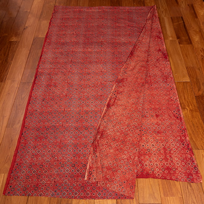 【3個セット】〔約3.8m 長尺布】伝統息づくインドから　昔ながらの木版染めアジュラックデザインの伝統模様布〔横幅：約110cm〕 4 - お得な長尺布です。横幅もしっかりある上、長さが長いのでさまざまな用途にご使用いただけます。