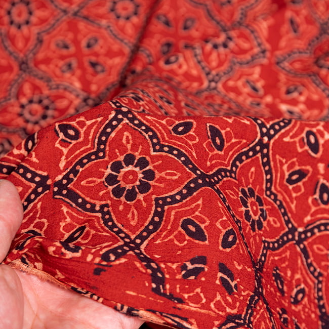 【5個セット】〔約3.8m 長尺布】伝統息づくインドから 昔ながらの木版染めアジュラックデザインの伝統模様布〔横幅:約110cm〕 7 - 生地の拡大写真です