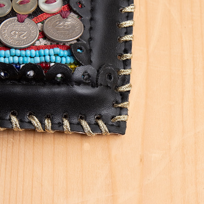 【一点物】アラブコインとトライバル刺繍のレザーショルダーバッグ 大きめブラック 5 - 縫い合わせも非常に丁寧