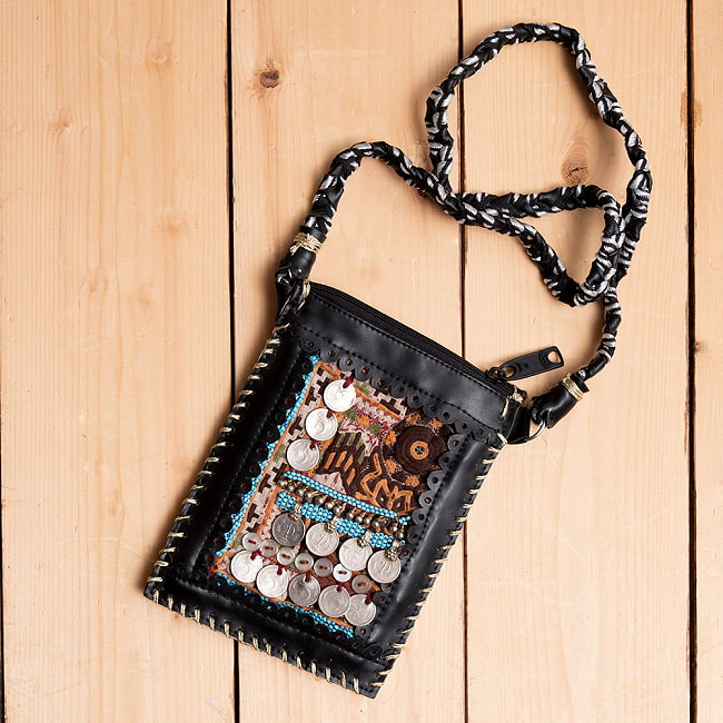 【一点物】アラブコインとトライバル刺繍のレザーショルダーバッグ ブラックB 2 - こちらは裏面