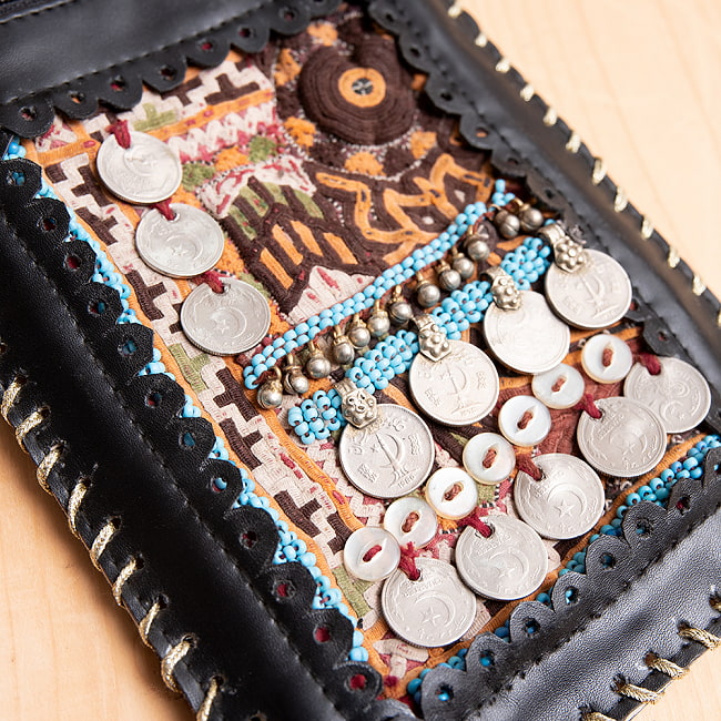 【一点物】アラブコインとトライバル刺繍のレザーショルダーバッグ ブラックB 4 - ハンドメイドで丁寧に作られています