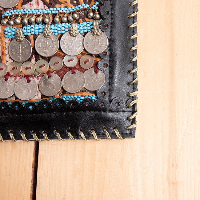 【一点物】アラブコインとトライバル刺繍のレザーショルダーバッグ ブラックB 5 - 縫い合わせも非常に丁寧