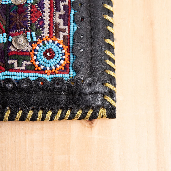 【一点物】アラブコインとトライバル刺繍のレザーショルダーバッグ ブラックC 5 - 縫い合わせも非常に丁寧