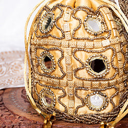 華やかなゴールドビーズ＆ミラーワークの巾着ミニポーチ　ミニバッグ - サブ3