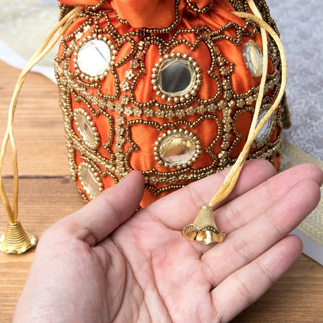 華やかなゴールドビーズ＆ミラーワークの巾着ミニポーチ　ミニバッグ - オレンジ 5 - 巾着の紐部分です。