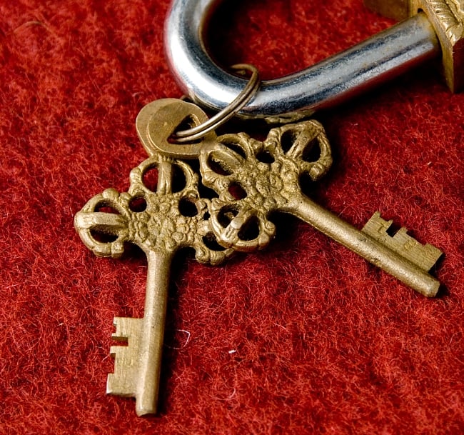 アンティック風ハヌマン南京錠 4 - 鍵です、こちらもアンティーク風に作られています。かわいいですね。