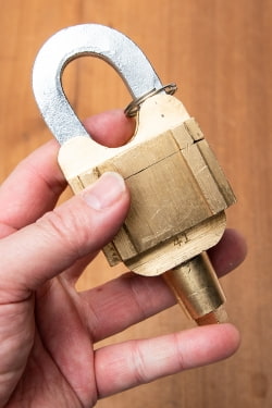 インドの超ごっつい南京錠 - トリプル南京錠 - サブ4