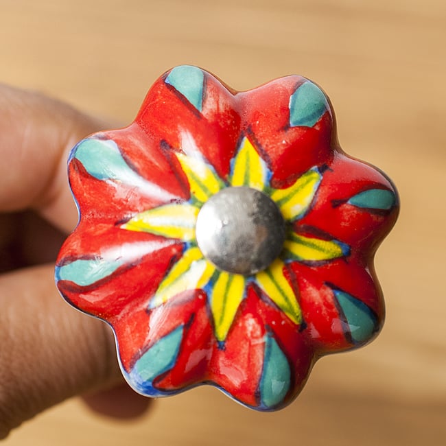 ジャイプルポッタリーのコルク抜き 2 - 陶器部分を見てみました。鮮やかなカラーリングが可愛いです。