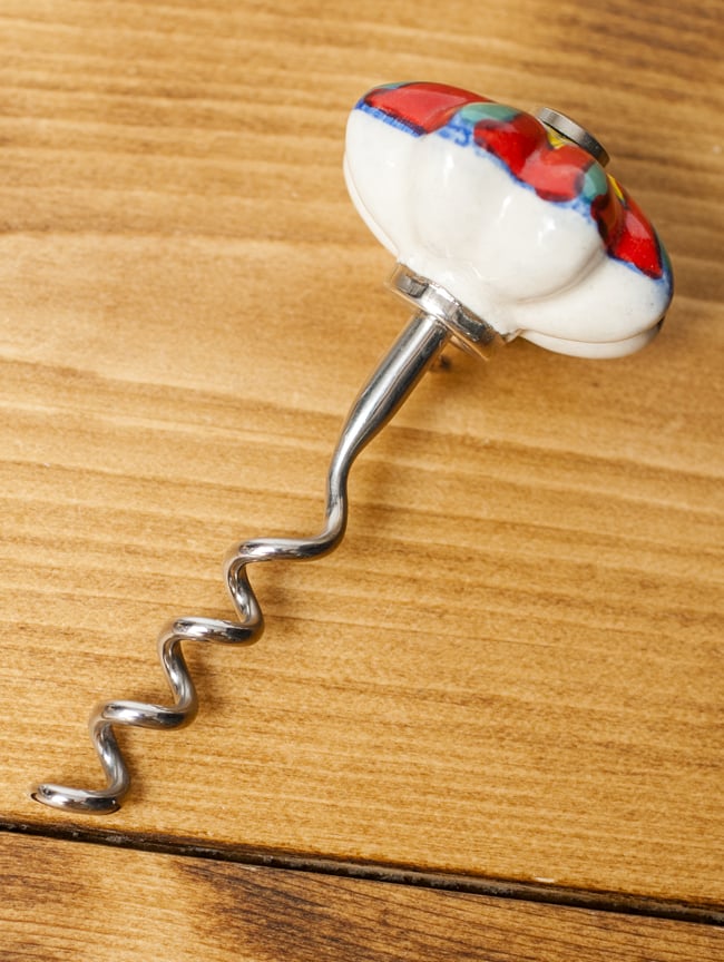 ジャイプルポッタリーのコルク抜き 5 - 手に取るとこれくらいの大きさです。普段使いやプレゼントにどうぞ。