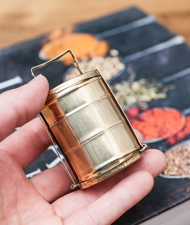 インドの弁当箱 - ミニチュアの商品写真 6枚目 手に取るとこれくらいの大きさです。