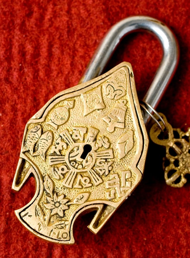アンティック風南京錠- ブッダ 3 - 鍵穴部分です、まさに「錠」というような感じです。ここがすごく可愛いです。