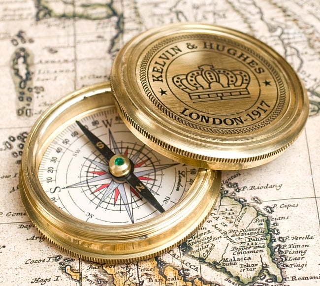 【直径約5.5cm】大英帝国時代風 ゴールドアンティークコンパス[蓋付き] - KELVIN & HUGHESの写真アンティーク,アンティック,コンパス,方位磁針,