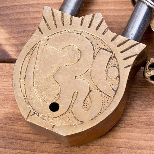 アンティック風南京錠 - ガネーシャ 3 - 裏面はこのようなモチーフになっています。