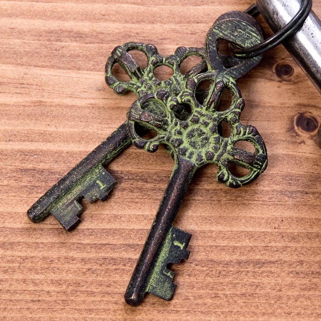 アンティック風南京錠　-　カーリー（緑） 4 - 鍵です、こちらもアンティーク風に作られています。