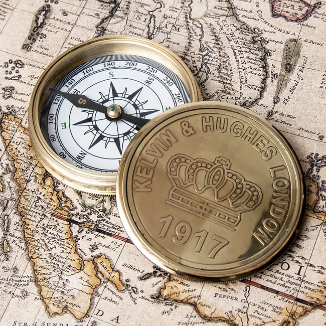 【直径約7.6cm】大英帝国時代風 アンティークコンパス[蓋付き]  - KELVIN and HUGHESの写真アンティーク,アンティック,コンパス,方位磁針,