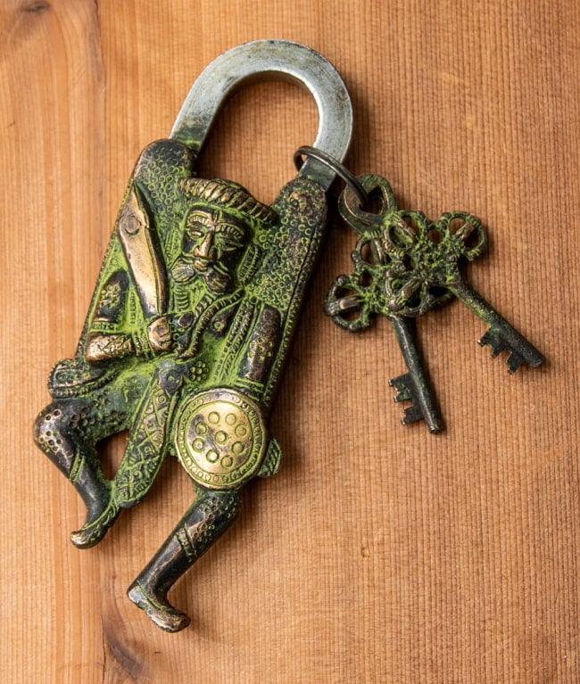 アンティ-ク風南京錠 - 古代戦士の写真1枚目です。アンティーク調のブラス製南京錠です。こちらは選択2：ブラック＆グリーンです。アンティーク,南京錠、カギ、かぎ、鍵