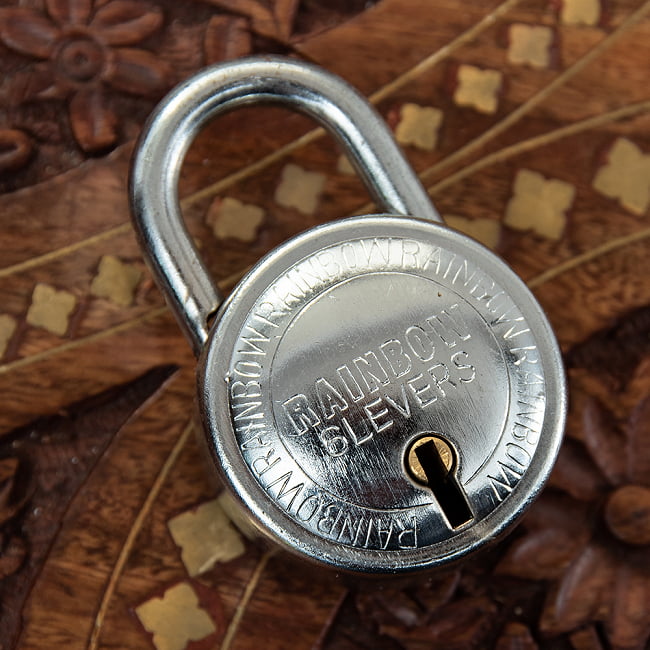 インドの南京錠 - RAINBOW 2 - 近くで見てみました。