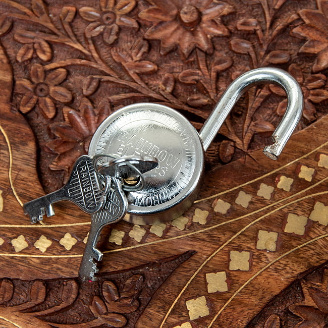 インドの南京錠 - RAINBOW 3 - 実際に解錠してみた様子です。